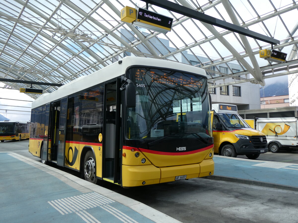 (272'903) - PostAuto Graubnden - GR 86'897/PID 5405 - Scania/Hess am 14. Mrz 2025 in Chur, Postautostation