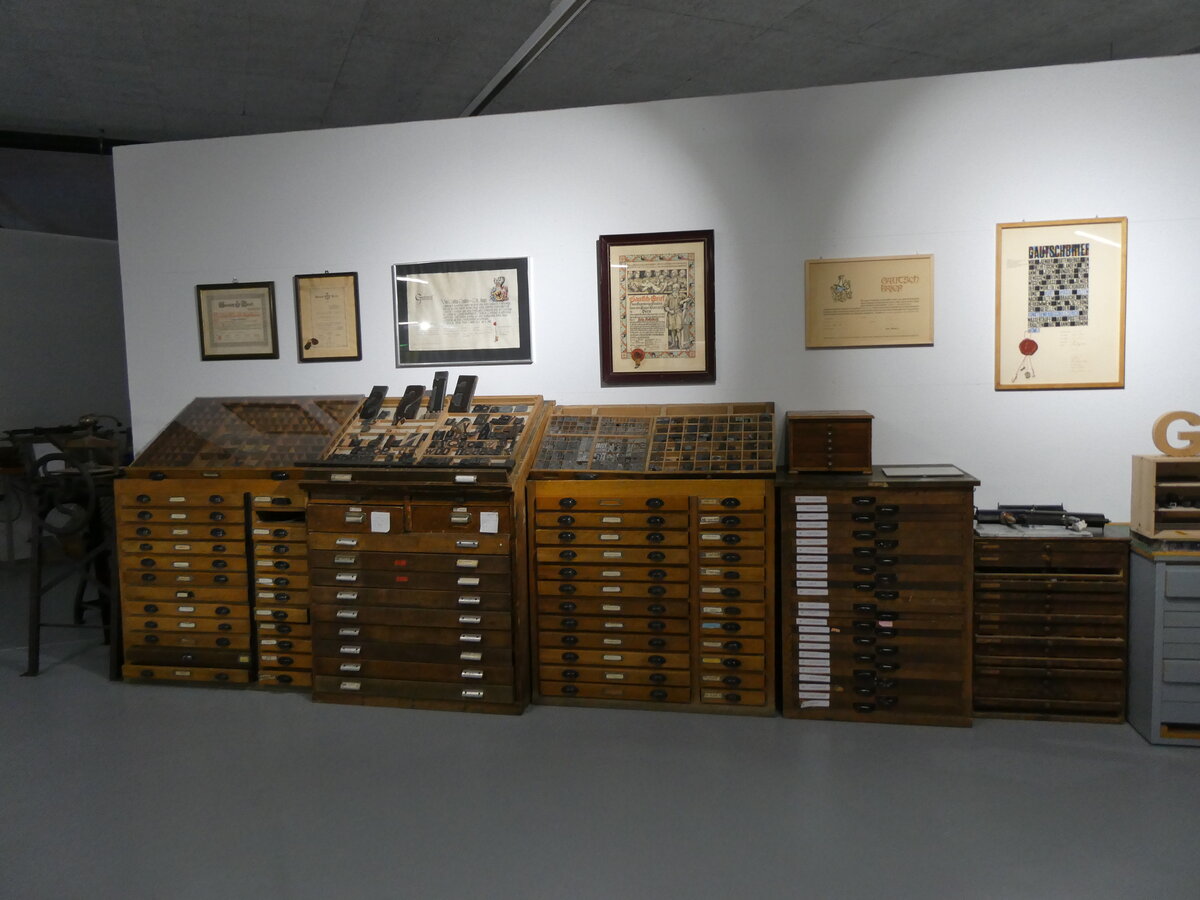 (272'950) - Alte Schriftsetzer Mbel mit Inhalt am 15. Mrz 2025 in Derendingen, Enter