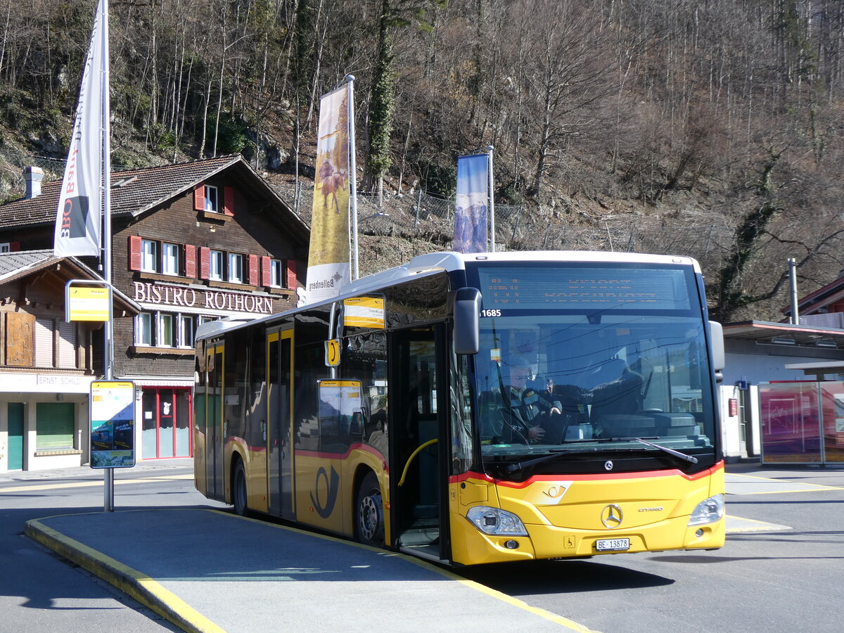 (273'060) - Flck, Brienz - Nr. 10/BE 13'878/PID 11'685 - Mercedes (ex PostAuto Bern) am 18. Mrz 2025 beim Bahnhof Brienz