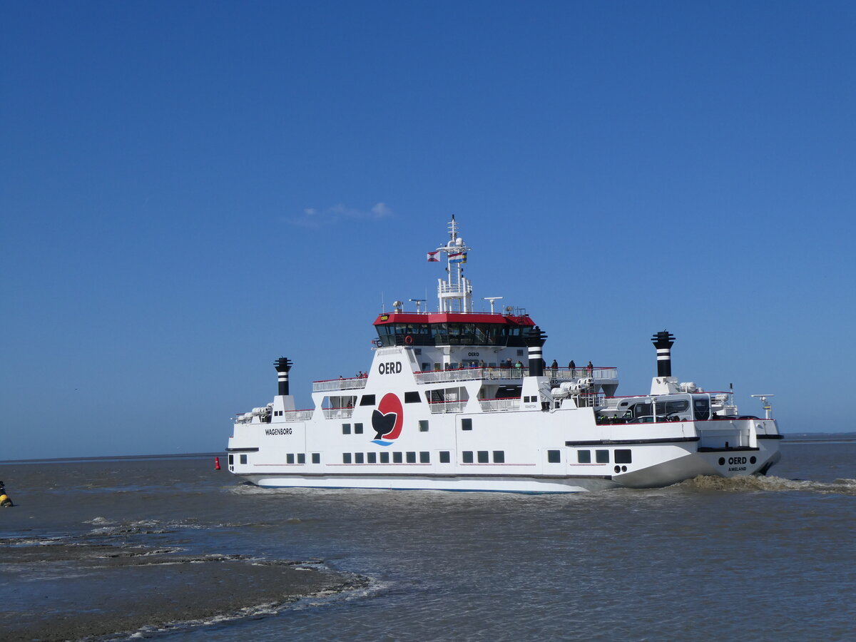 (273'652) - Fhre Oerd am 5. April 2025 im Hafen von Holwerd