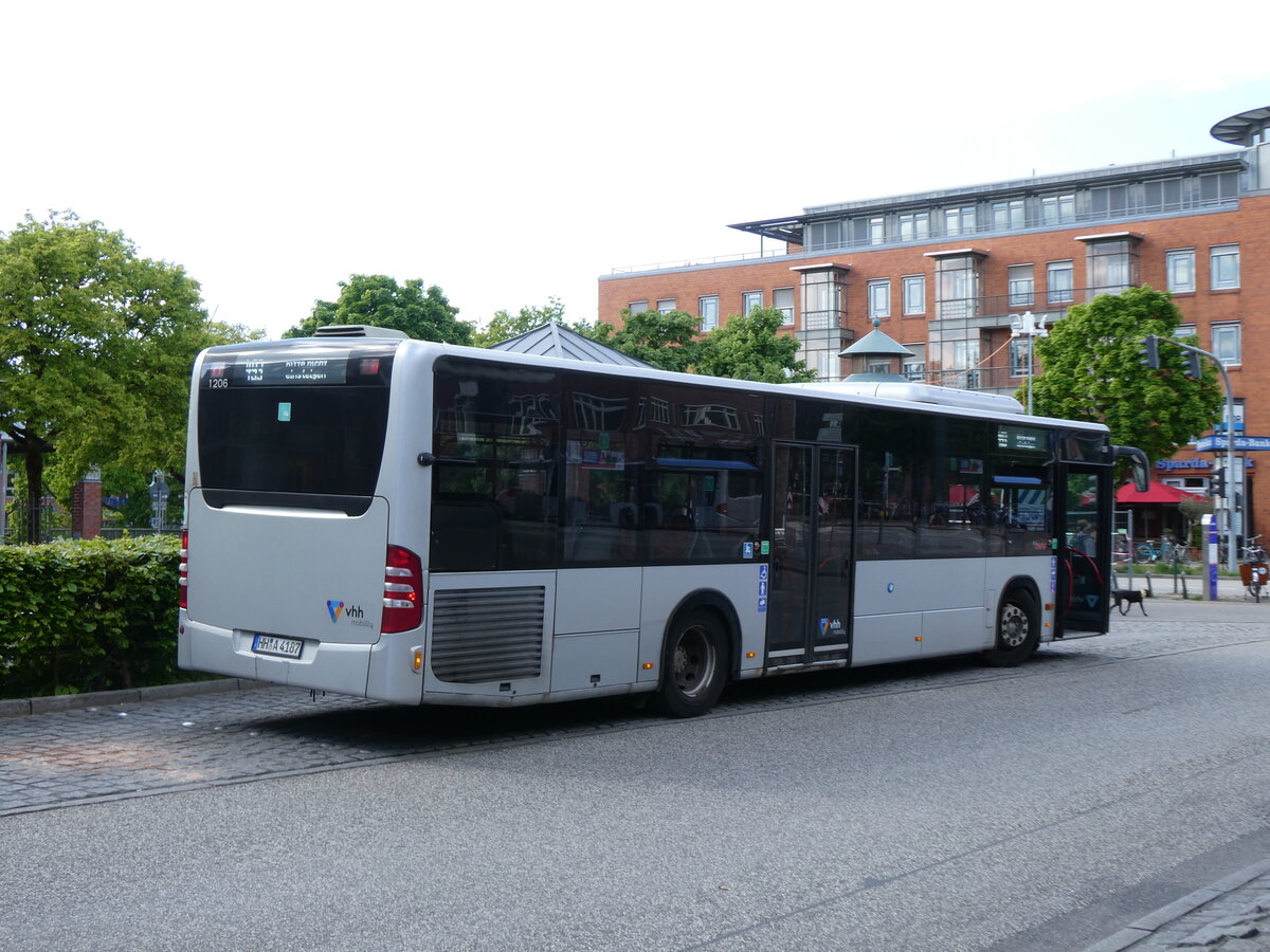 (275'375) - VHH Hamburg - Nr. 1206/HH-A 4187 - Mercedes am 10. Mai 2025 in Norderstedt, U-Bahnhof Norderstedt Mitte