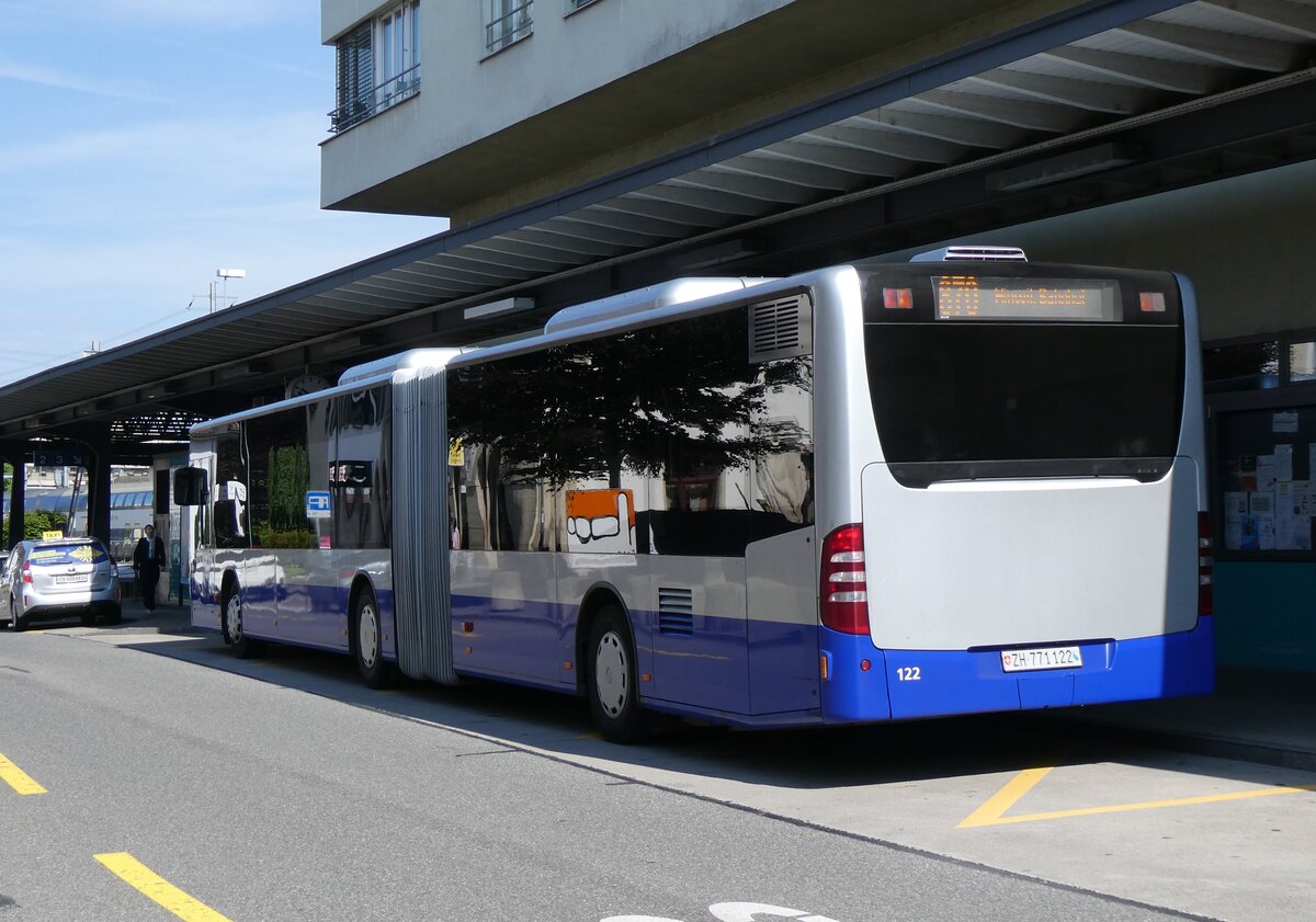 (275'555) - VZO Grningen - Nr. 122/ZH 771'122 - Mercedes am 15. Mai 2025 beim Bahnhof Rti