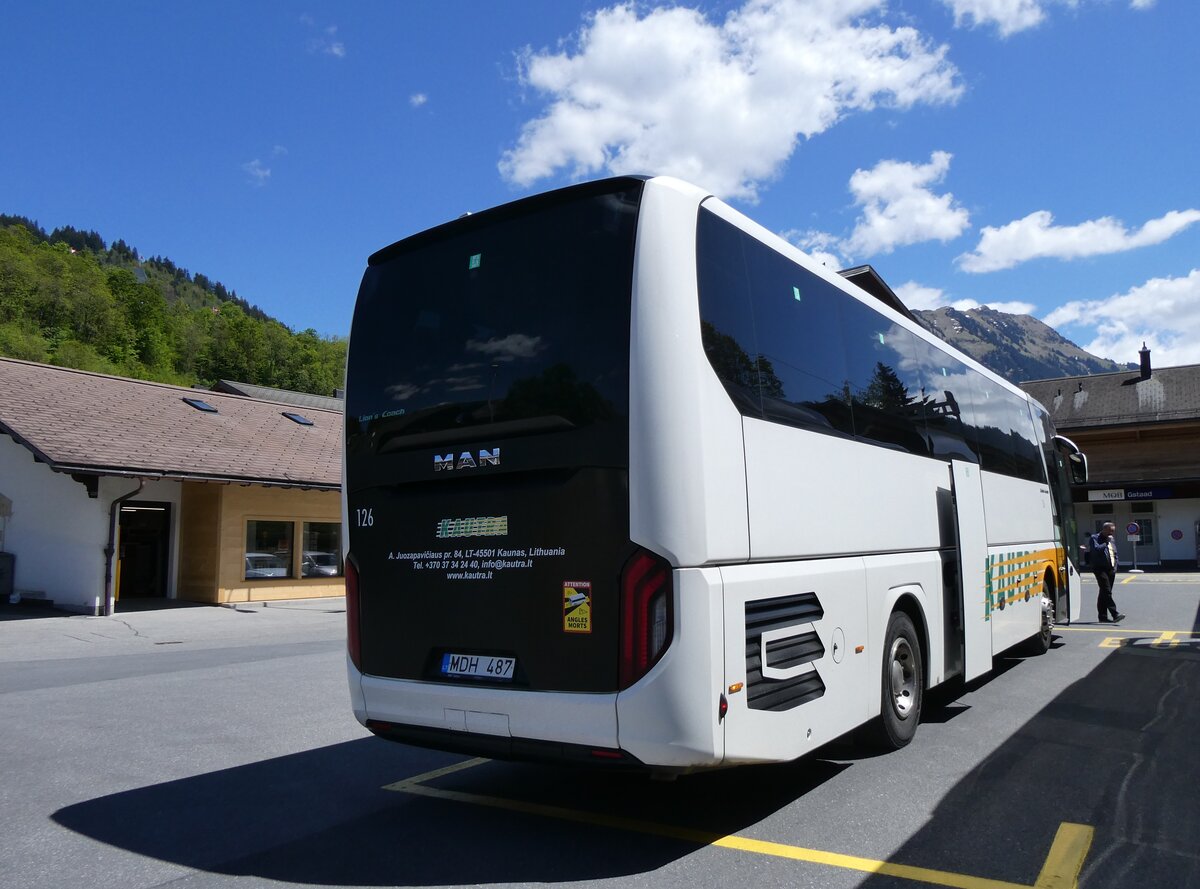 (275'616) - Aus Litauen: Jouzapaviciaus, Kaunas - Nr. 126/MDH 487 - MAN am 16. Mai 2025 beim Bahnhof Gstaad