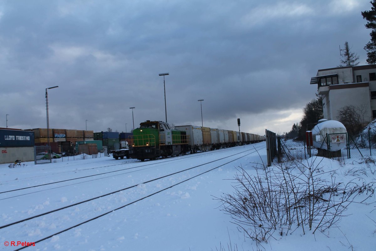 277 004-8 alias V1700.03 erreicht Wiesau mit dem Hackschnitzelzug. 14.01.17