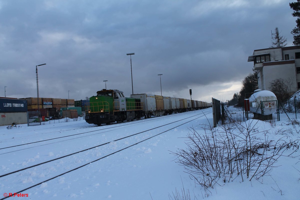 277 004-8 alias V1700.03 erreicht Wiesau mit dem Hackschnitzelzug. 14.01.17