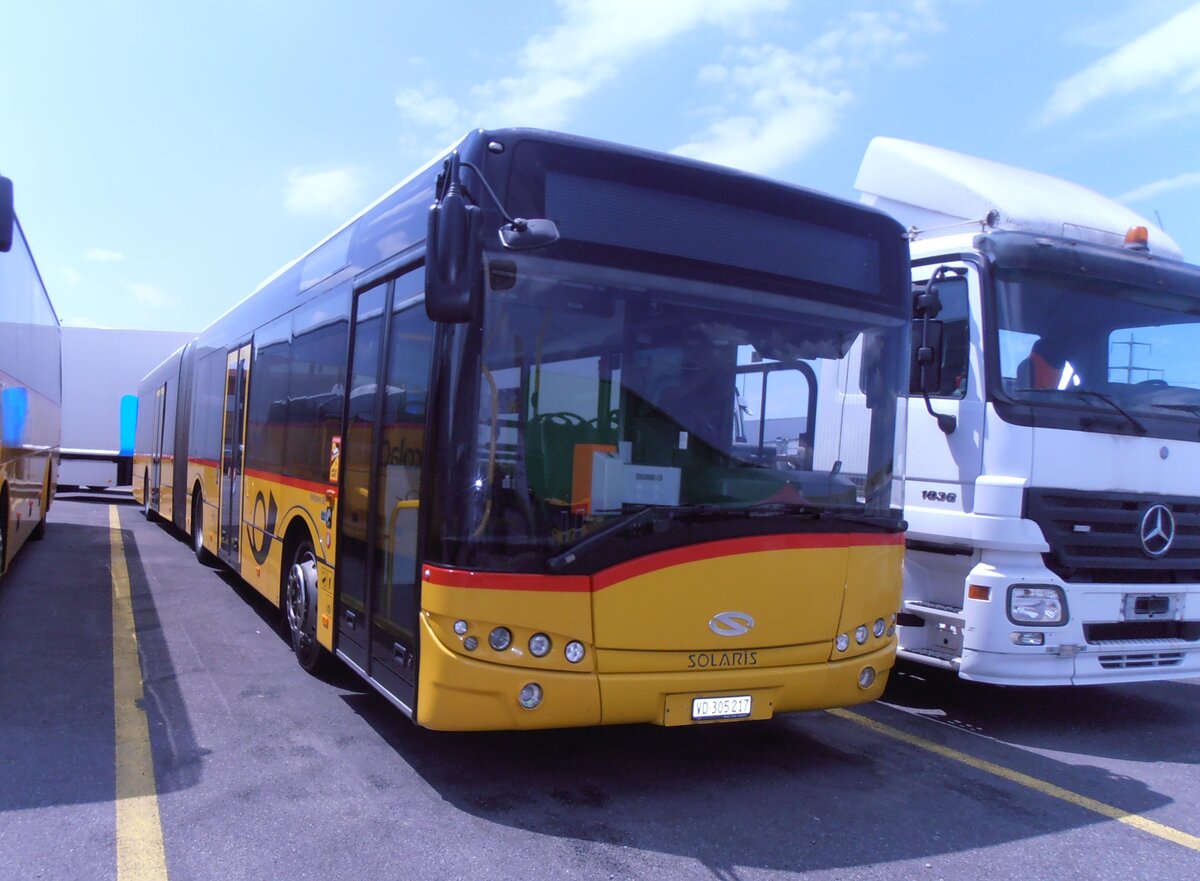 (277'596) - CarPostal Ouest - VD 305'217/PID 10'356 - Solaris am 5. Juli 2025 in Kerzers, Interbus