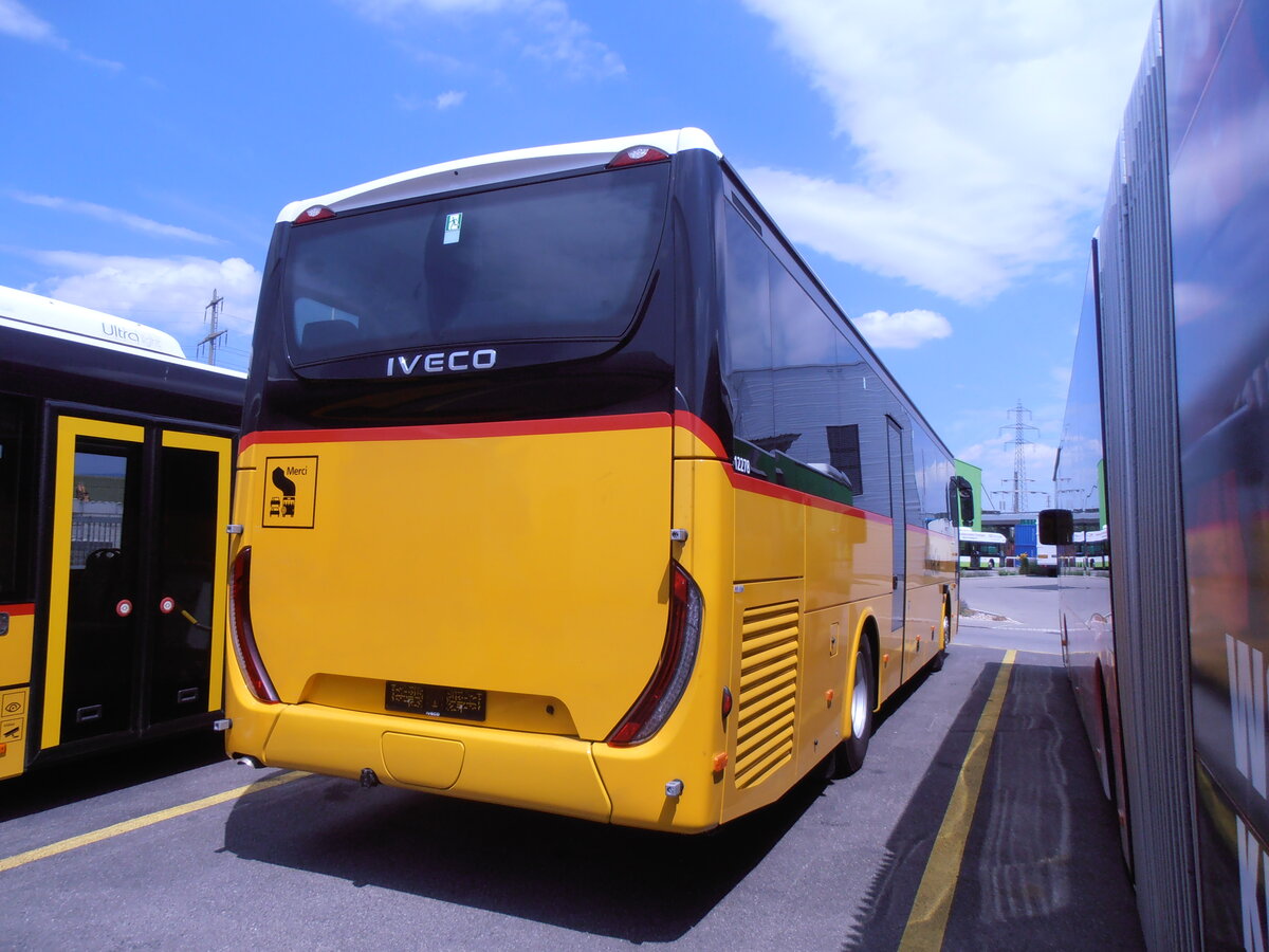 (277'615) - CarPostal Ouest - PID 12'278 - Iveco am 5. Juli 2025 in Kerzers, Interbus