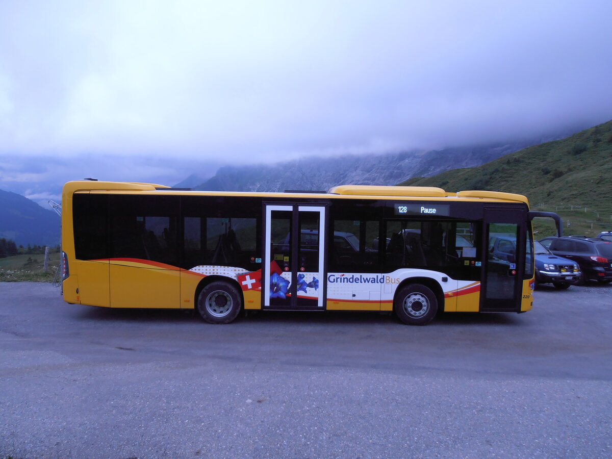 (277'859) - GrindelwaldBus, Grindelwald - Nr. 220/BE 109'220 - Mercedes am 15. Juli 2025 auf der Grossen Scheidegg