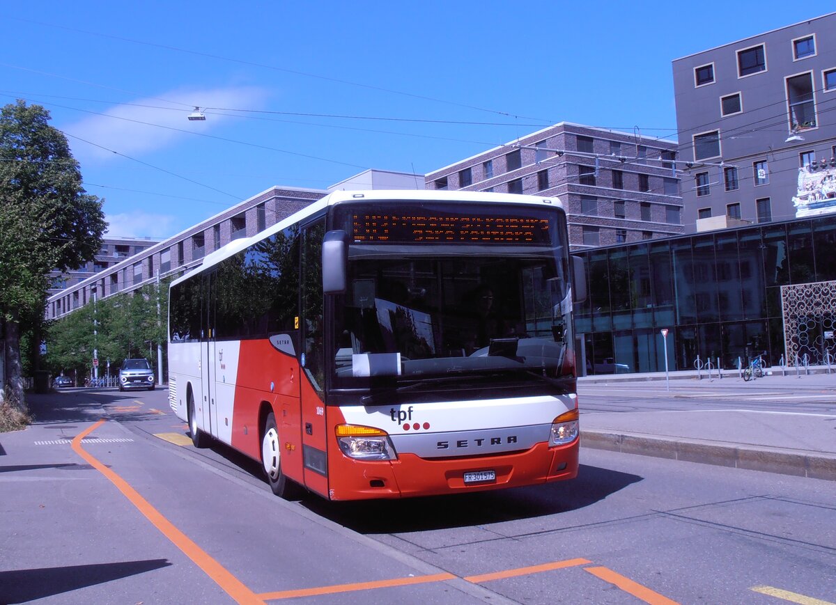 (277'890) - TPF Fribourg - Nr. 1069/FR 301'575 - Setra (ex CJ Tramelan Nr. 122) am 17. Juli 2025 beim Bahnhof Bern Europaplatz