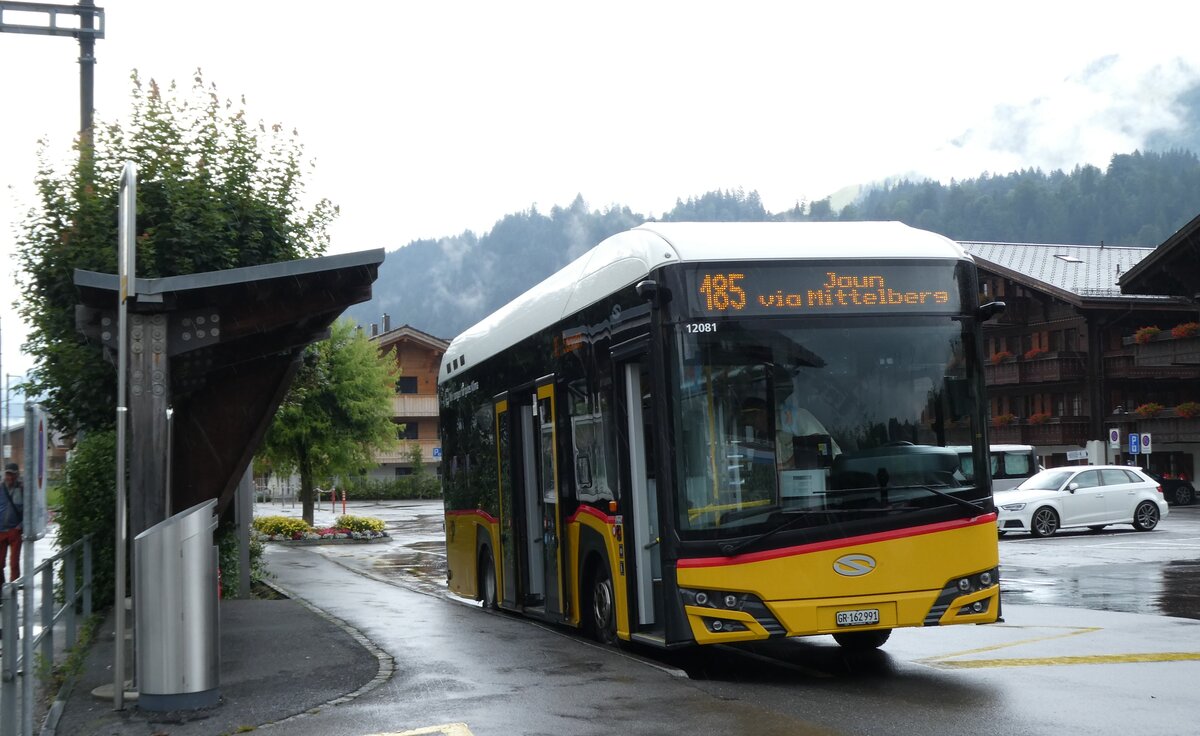 (278'067) - PostAuto Graubnden - GR 162'991/PID 12'081 - eSolaris am 26. Juli 2025 beim Bahnhof Saanen