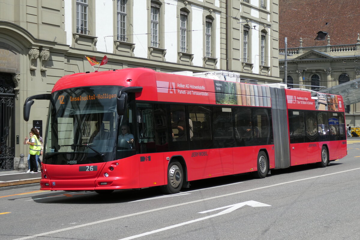 (278'321) - Bernmobil, Bern - Nr. 26 - Hess/Hess Gelenktrolleybus am 1. August 2025 beim Bahnhof Bern