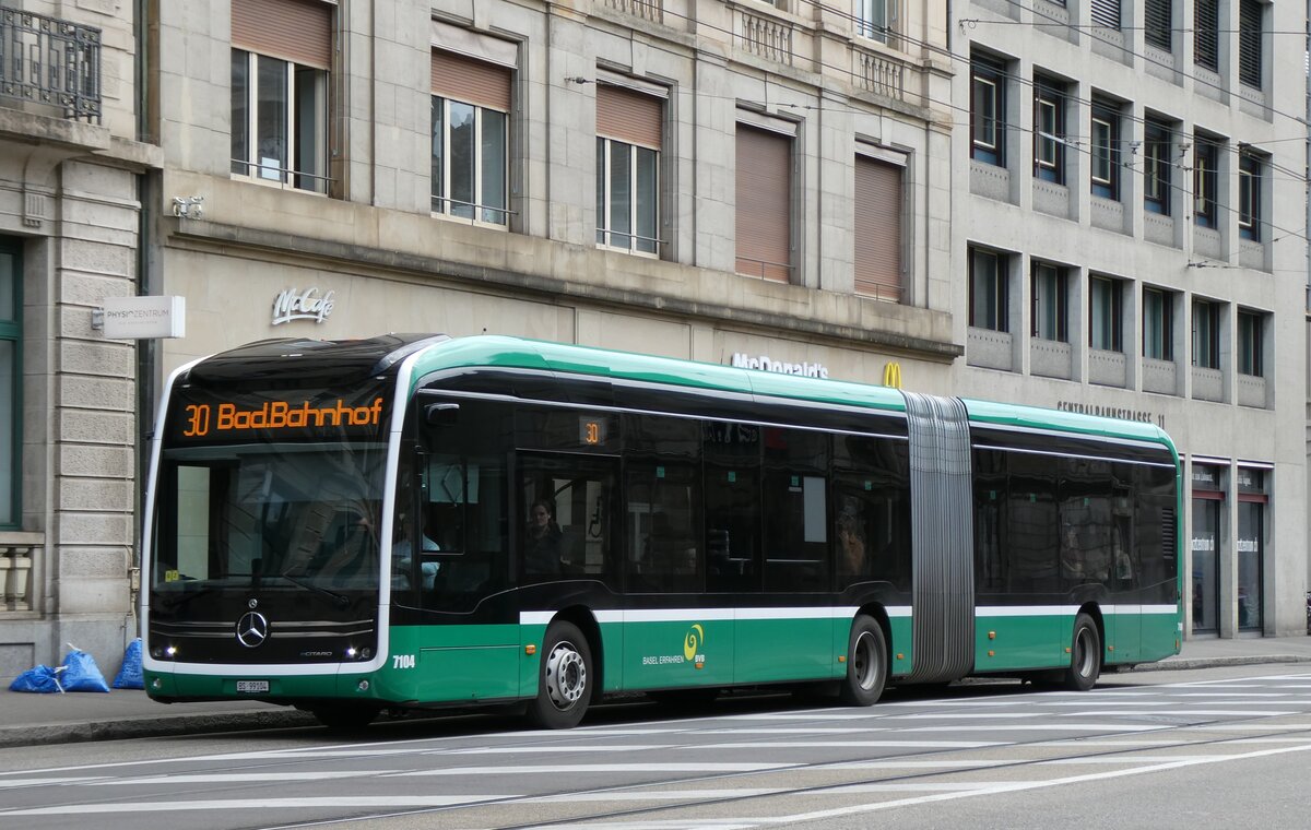 (278'462) - BVB Basel - Nr. 7104/BS 99'104 - eMercedes am 4. August 2025 beim Bahnhof Basel