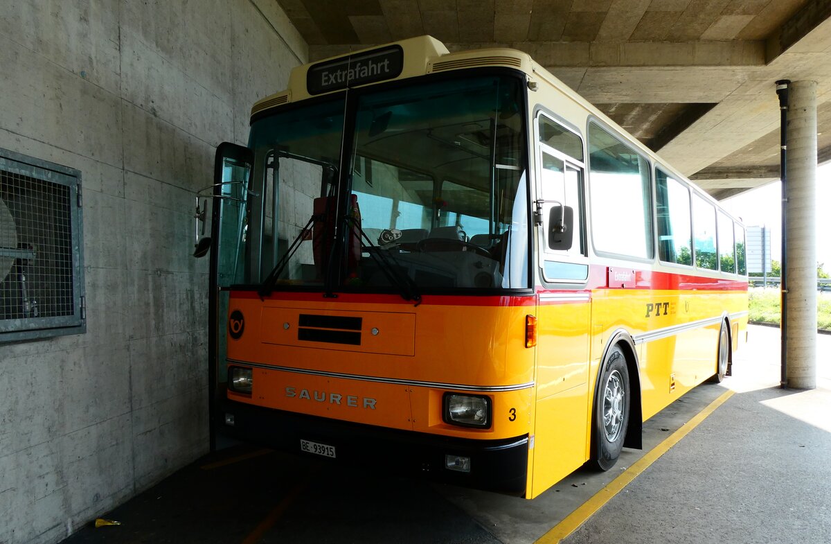 (279'138) - Kolb, Grasswil - Nr. 3/BE 93'915 - Saurer/R&J (ex Schmocker, Stechelberg Nr. 3/PID 2409; ex Schmocker, Stechelberg Nr. 1; ex Gertsch, Stechelberg Nr. 1) am 17. August 2025 in Avry-devant-Pont, Autobahnraststtte