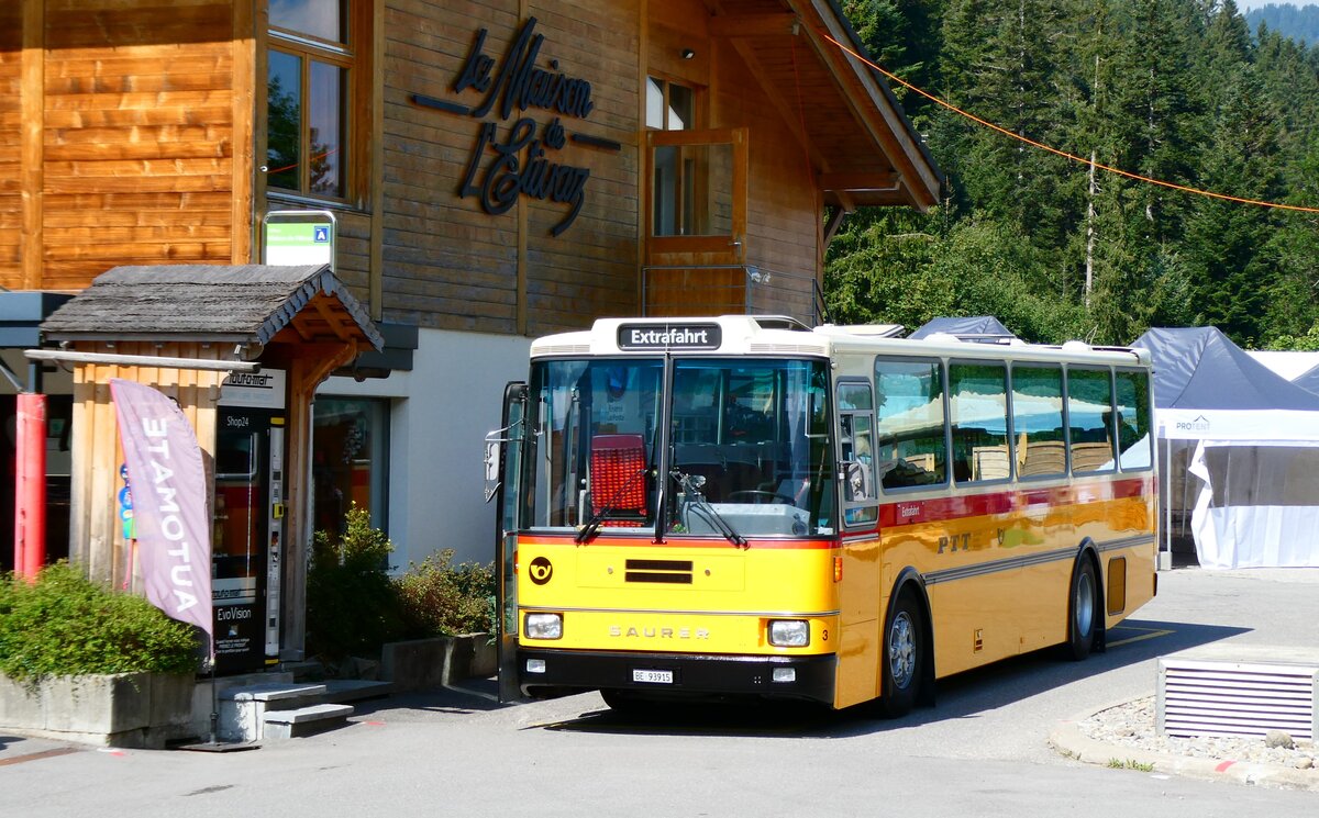 (279'142) - Kolb, Grasswil - Nr. 3/BE 93'915 - Saurer/R&J (ex Schmocker, Stechelberg Nr. 3/PID 2409; ex Schmocker, Stechelberg Nr. 1; ex Gertsch, Stechelberg Nr. 1) am 17. August 2025 in L'Etivaz, Maison de l'Etivaz