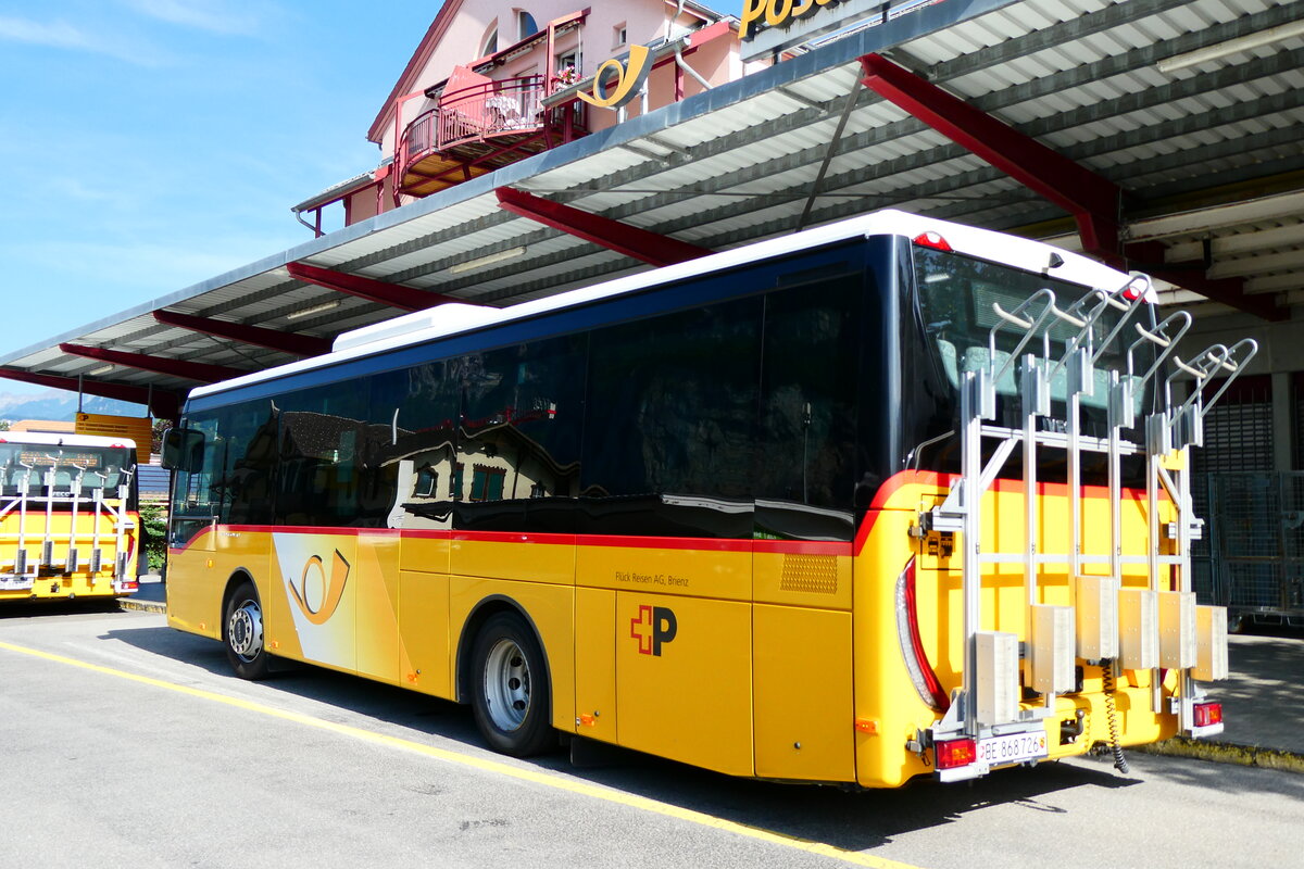 (279'199) - Flck, Brienz - Nr. 26/BE 868'726/PID 11'668 - Iveco am 19. August 2025 in Meiringen, Postautostation