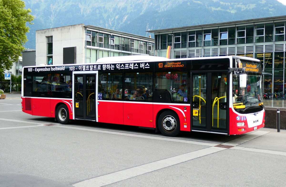 (279'235) - PostAuto Bern - BE 654'090/PID 12'339 - MAN (ex Dr. Richard, A-Wien Nr. 1419) am 19. August 2025 beim Bahnhof Interlaken Ost
