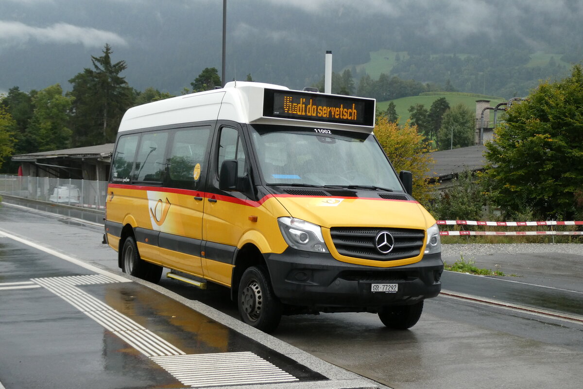 (280'090) - PostAuto Graubnden - GR 77'292/PID 11'002 - Mercedes (ex Nr. 34; ex Nr. 4) am 9. September 2025 beim Bahnhof Ilanz