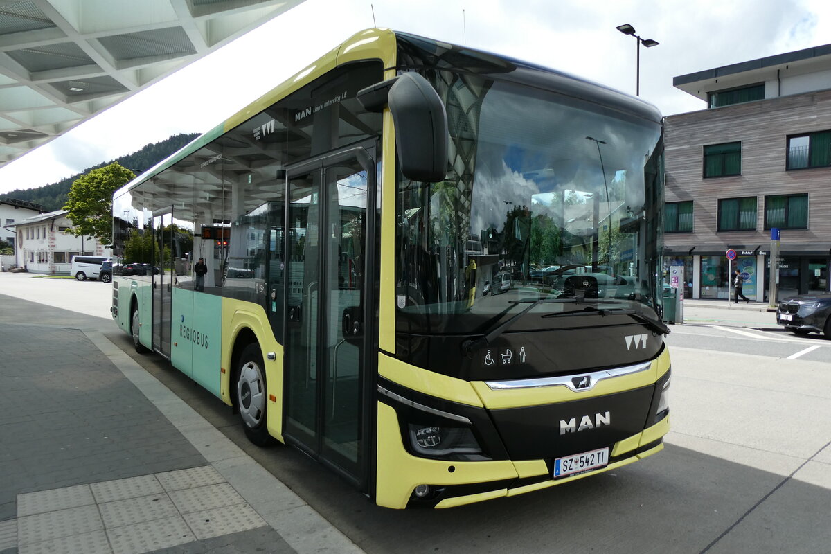 (280'456) - Breuss, Rankweil - Nr. 542/SZ 542 TI - MAN am 16. September 2025 beim Bahnhof Seefeld (280'456) - Breuss, Rankweil - Nr. 542/SZ 542 TI - MAN am 16. September 2025 beim Bahnhof Seefeld