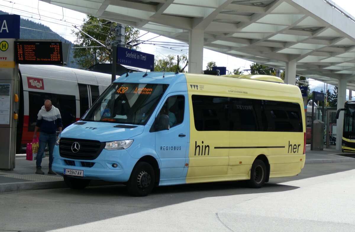 (280'458) - Breuss, Rankweil - I 2947 AV - Mercedes am 16. September 2025 beim Bahnhof Seefeld (280'458) - Breuss, Rankweil - I 2947 AV - Mercedes am 16. September 2025 beim Bahnhof Seefeld