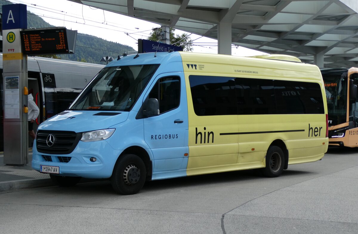 (280'465) - Breuss, Rankweil - I 2947 AV - Mercedes am 16. September 2025 beim BAhnhof Seefeld (280'465) - Breuss, Rankweil - I 2947 AV - Mercedes am 16. September 2025 beim BAhnhof Seefeld