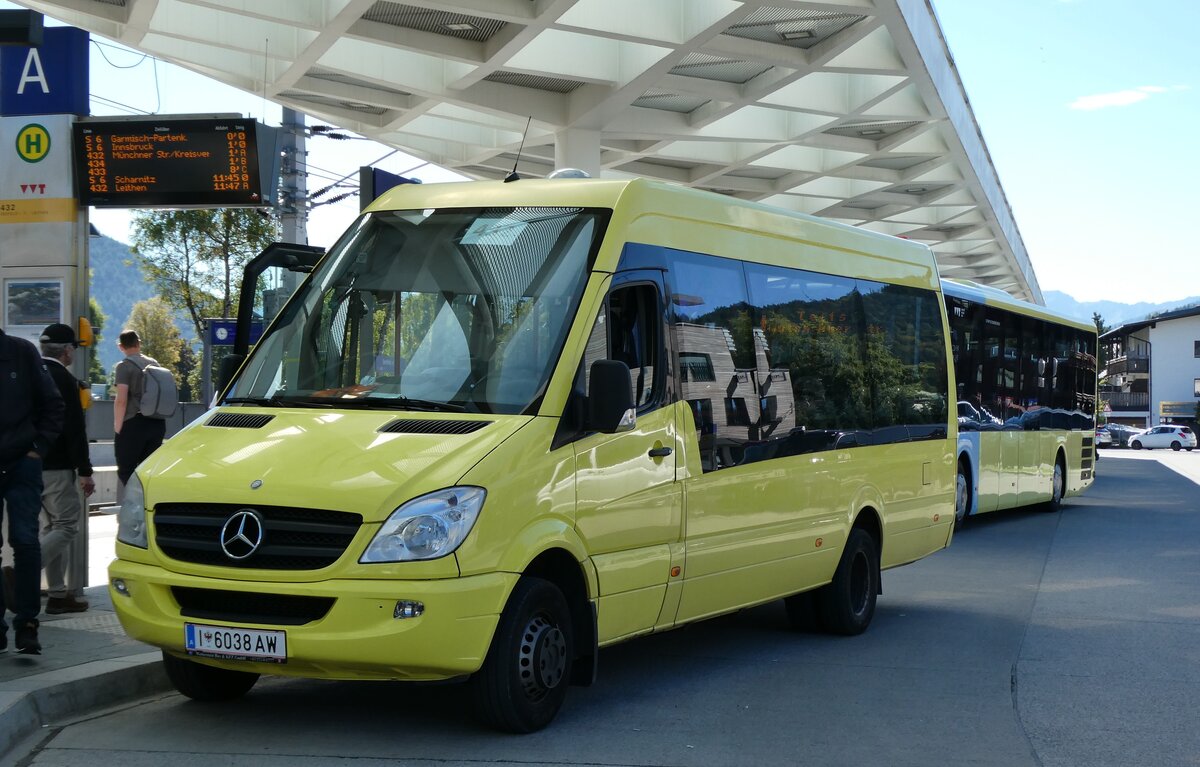 (280'525) - Breuss, Rankweil - I 6038 AW - Mercedes am 18. September 2025 beim BAhnhof Seefeld (280'525) - Breuss, Rankweil - I 6038 AW - Mercedes am 18. September 2025 beim BAhnhof Seefeld