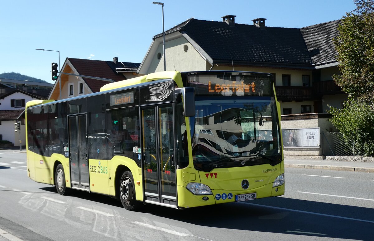 (280'550) - Ledermair, Schwaz - SZ 237 SD - Mercedes am 18. September 2025 in Telfs, Anton-Auer-Strasse (280'550) - Ledermair, Schwaz - SZ 237 SD - Mercedes am 18. September 2025 in Telfs, Anton-Auer-Strasse