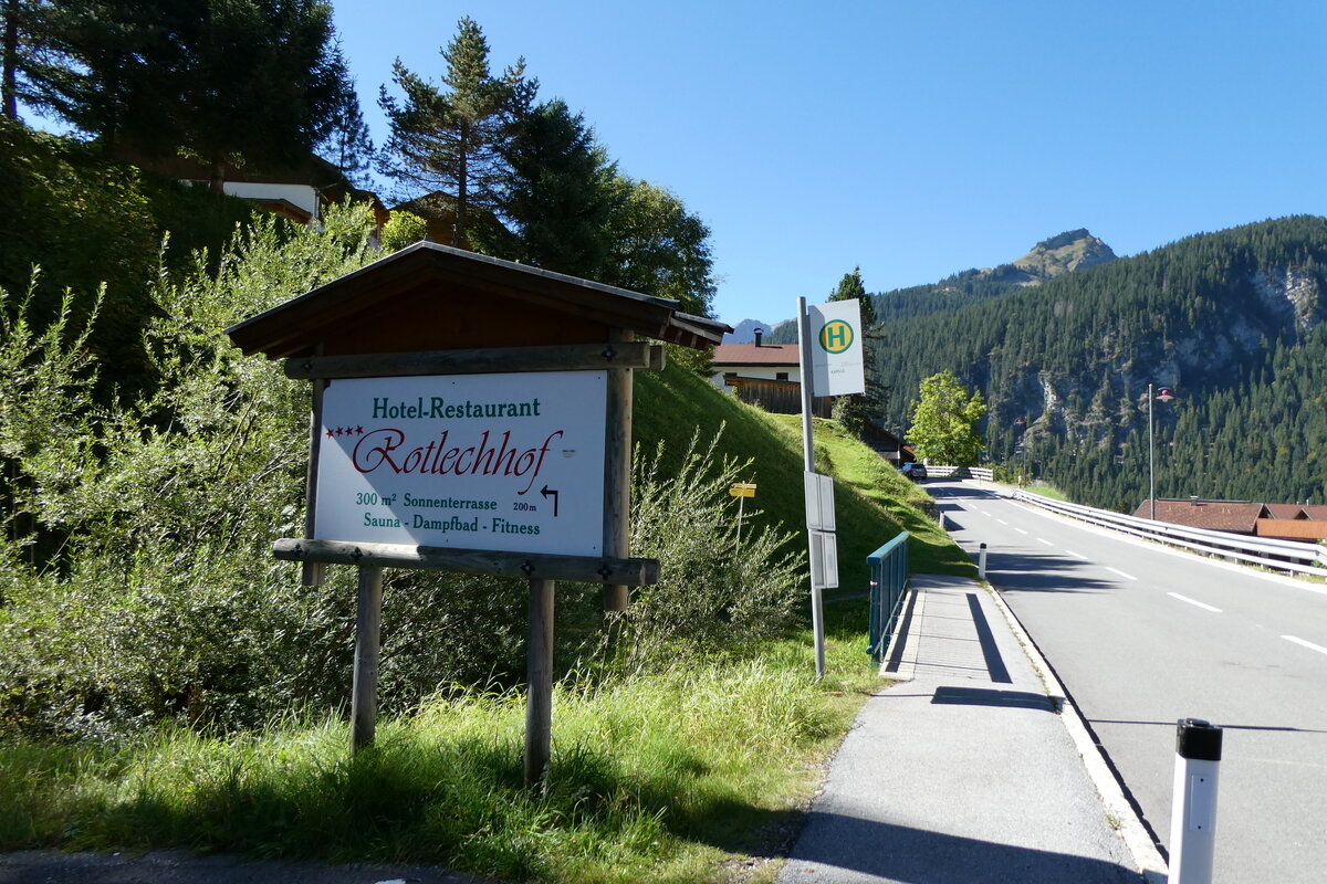 (280'572) - Bus-Haltestelle am 19. September 2025 in Rinnen, Kapelle (280'572) - Bus-Haltestelle am 19. September 2025 in Rinnen, Kapelle