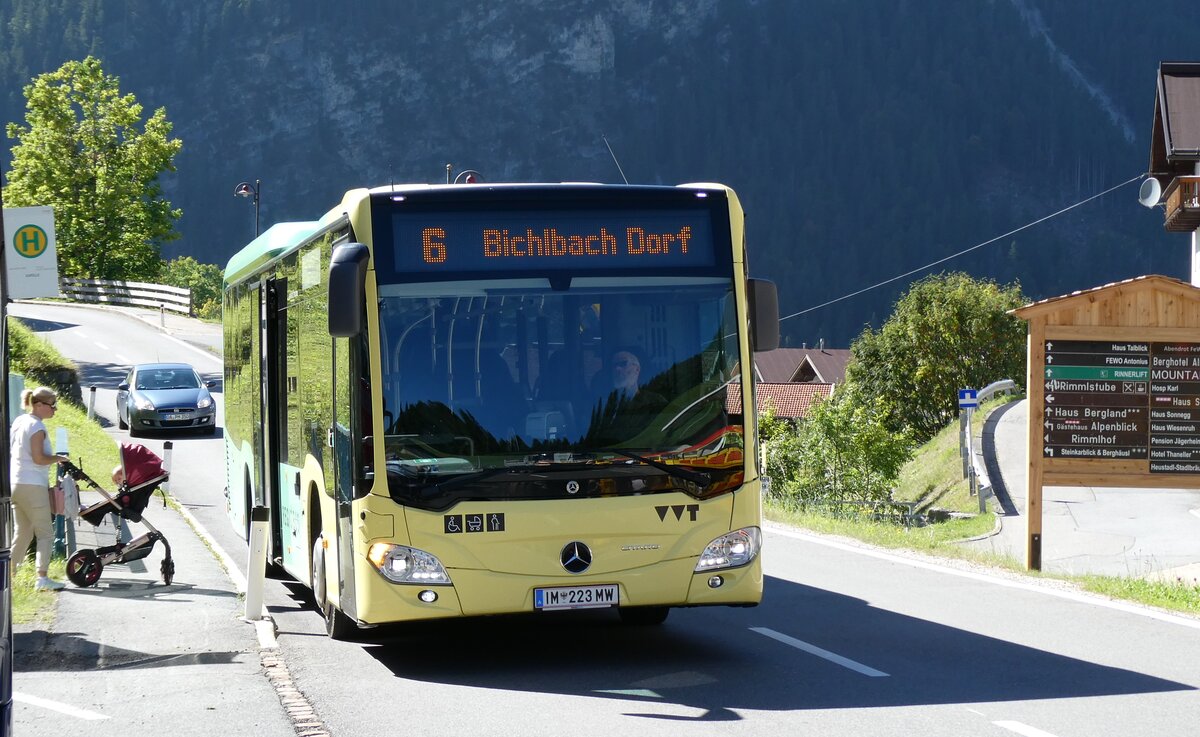 (280'595) - Tyroltours, Nassereith . IM 223 MW - Mercedes am 19. September 2025 in Rinnen, Kapelle (280'595) - Tyroltours, Nassereith . IM 223 MW - Mercedes am 19. September 2025 in Rinnen, Kapelle