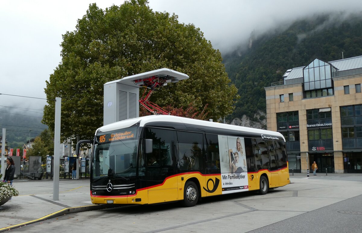 (280'649) - PostAuto Bern - BE 610'535/PID 12'124 - eMercedes am 23. September 2025 beim Bahnhof Interlaken West (280'649) - PostAuto Bern - BE 610'535/PID 12'124 - eMercedes am 23. September 2025 beim Bahnhof Interlaken West