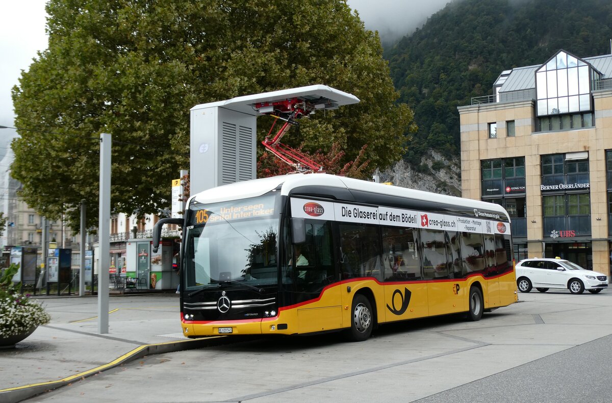 (280'651) - PostAuto Bern - BE 610'541/PID 12'130 - eMercedes am 23. September 2025 beim Bahnhof Interlaken West (280'651) - PostAuto Bern - BE 610'541/PID 12'130 - eMercedes am 23. September 2025 beim Bahnhof Interlaken West