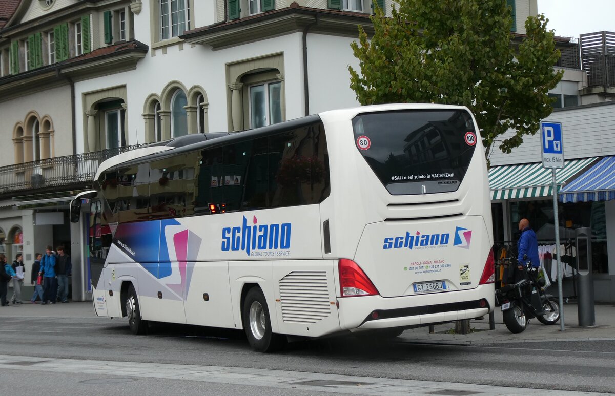 (280'653) - Aus Italien: Schiano Bus, Serrara Fontana - GY-236 BJ - Neoplan am 23. September 2025 beim Bahnhof Interlaken West (280'653) - Aus Italien: Schiano Bus, Serrara Fontana - GY-236 BJ - Neoplan am 23. September 2025 beim Bahnhof Interlaken West