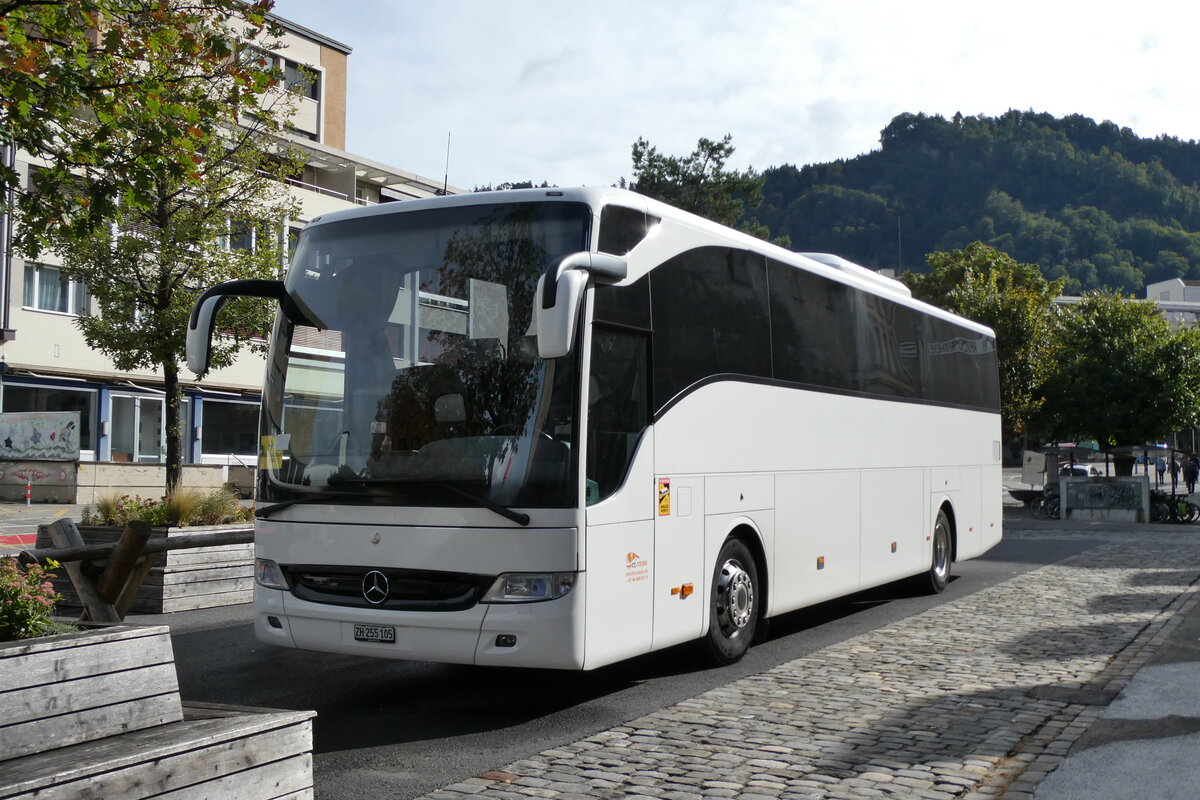 (280'669) - CC-Tours, Effretikon - ZH 255'105 - Mercedes am 25. September 2025 in Thun, Berntorplatz (280'669) - CC-Tours, Effretikon - ZH 255'105 - Mercedes am 25. September 2025 in Thun, Berntorplatz