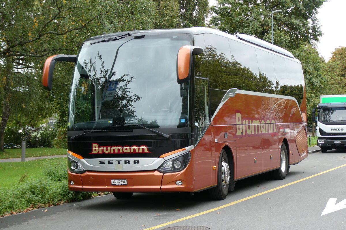 (280'671) - Brumann, Jonen - AG 62'894 - Setra am 26. September 2025 in Thun, Lachen (280'671) - Brumann, Jonen - AG 62'894 - Setra am 26. September 2025 in Thun, Lachen