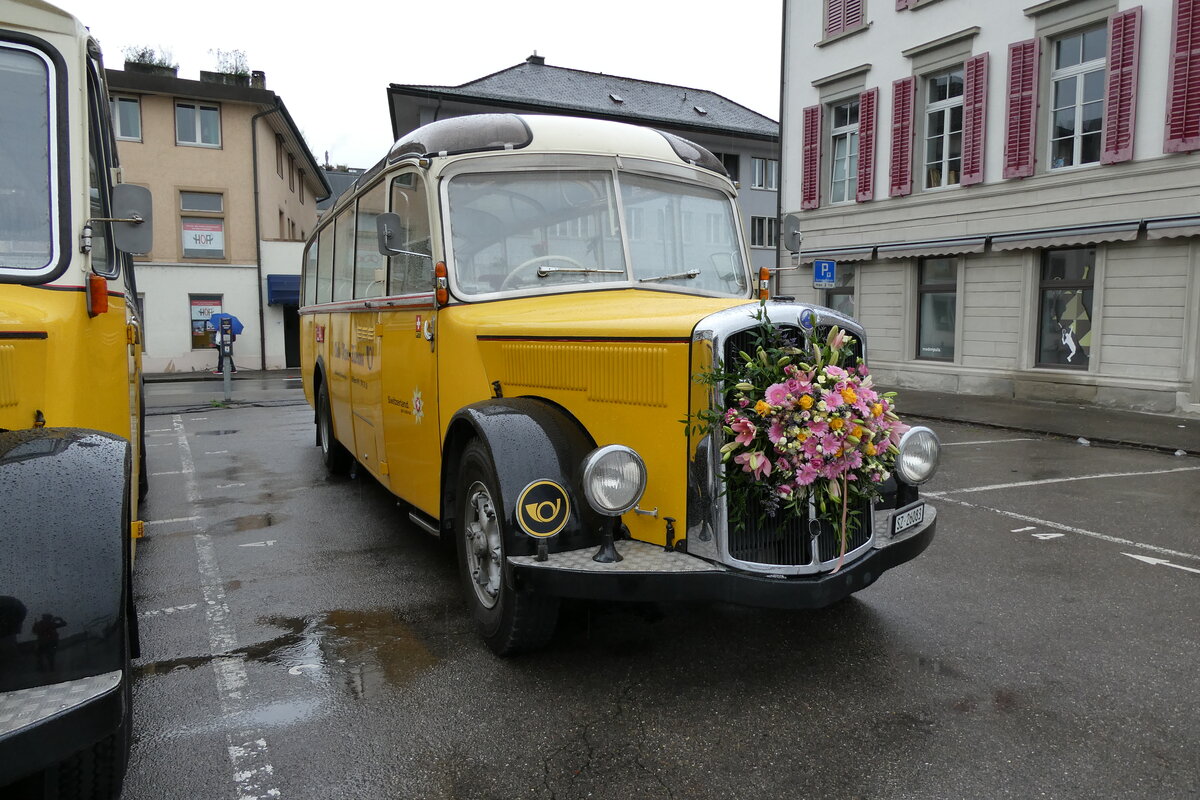 (280'690) - Oldie-Tours Zrisee, Wollerau - Nr. 1/SZ 26'083 - Saurer/R&J am 27. September 2025 beim Bahnhof Wdenswil