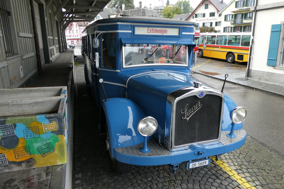 (280'700) - VBZ Zrich (TMZ) - Nr. 9/ZH 5609 - Saurer/SWS (ex Bamert, Wollerau; ex BBA Aarau Nr. 1; ex VBZ Zrich Nr. 209; ex VBZ Zrich Nr. 9) am 27. September 2025 beim Bahnhof Wdenswil