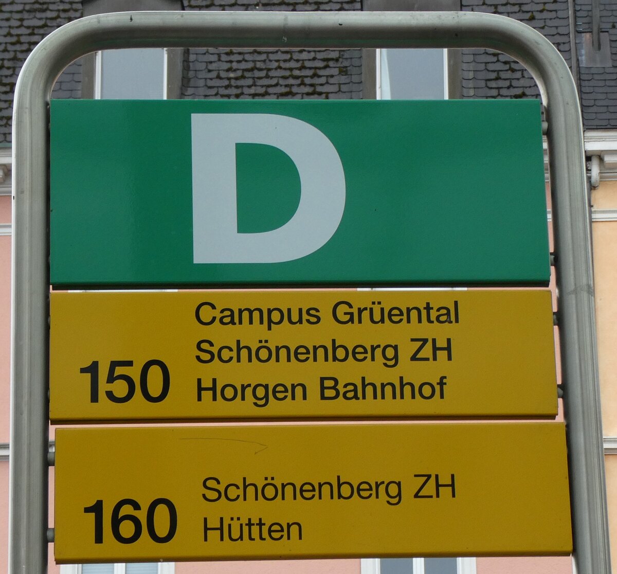 (280'725) - PostAuto-Haltestellenschild - Wädenswil, Bahnhof - am 27. September 2025 (280'725) - PostAuto-Haltestellenschild - Wädenswil, Bahnhof - am 27. September 2025