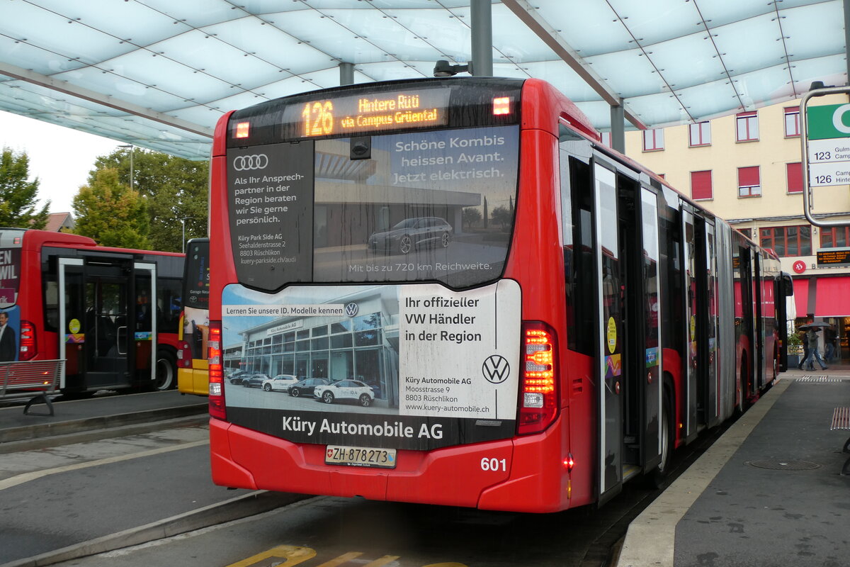 (280'737) - AHW Horgen - Nr. 601/ZH 878'273 - Mercedes am 27. September 2025 beim Bahnhof Wädenswil (280'737) - AHW Horgen - Nr. 601/ZH 878'273 - Mercedes am 27. September 2025 beim Bahnhof Wädenswil