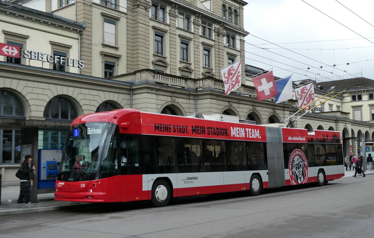 (280'799) - SW Winterthur - Nr. 138 - Hess/Hess Gelenktrolleybus am 27. September 2025 beim Hauptbahnhof Winterthur (280'799) - SW Winterthur - Nr. 138 - Hess/Hess Gelenktrolleybus am 27. September 2025 beim Hauptbahnhof Winterthur