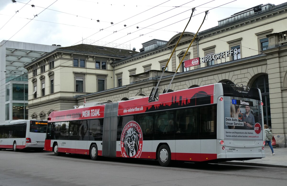 (280'801) - SW Winterthur - Nr. 138 - Hess/Hess Gelenktrolleybus am 27. September 2025 beim Hauptbahnhof Winterthur (280'801) - SW Winterthur - Nr. 138 - Hess/Hess Gelenktrolleybus am 27. September 2025 beim Hauptbahnhof Winterthur