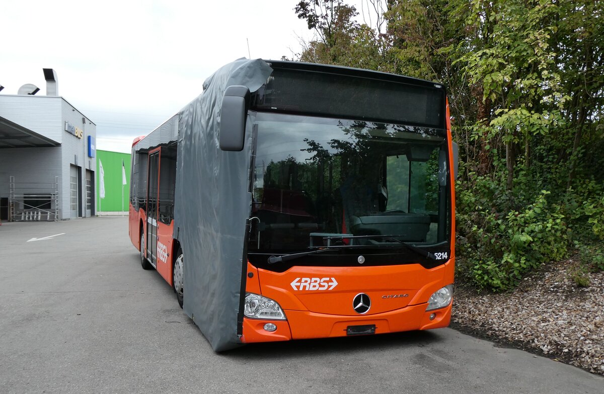 (280'831) - RBS Worblaufen - Nr. 5214 - Mercedes (ex Nr. 214) am 28. September 2025 in Kerzers, Interbus (280'831) - RBS Worblaufen - Nr. 5214 - Mercedes (ex Nr. 214) am 28. September 2025 in Kerzers, Interbus