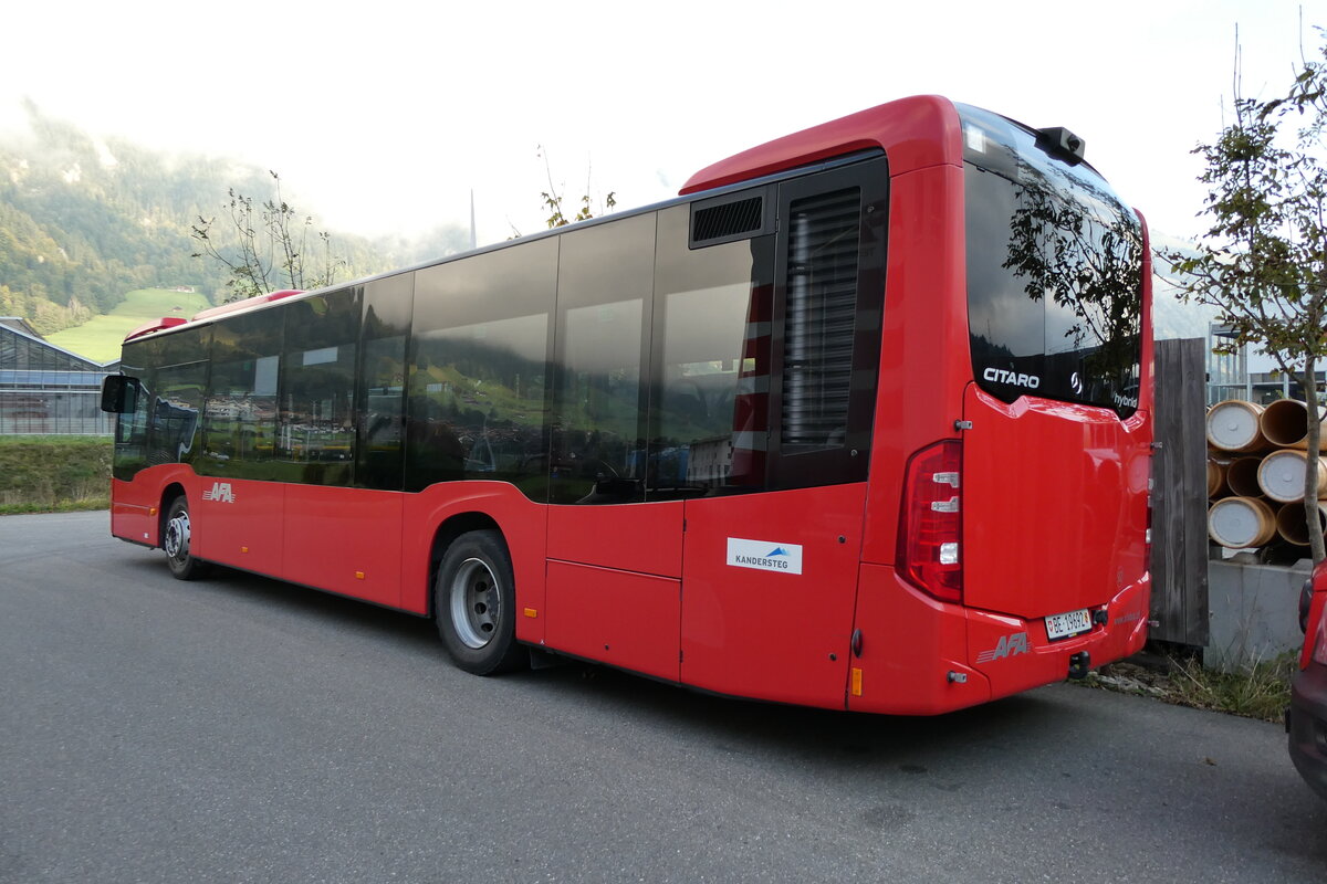 (280'842) - AFA Adelboden - Nr. 92/BE 19'692 - Mercedes am 1. Oktober 2025 in Frutigen, Garage (280'842) - AFA Adelboden - Nr. 92/BE 19'692 - Mercedes am 1. Oktober 2025 in Frutigen, Garage