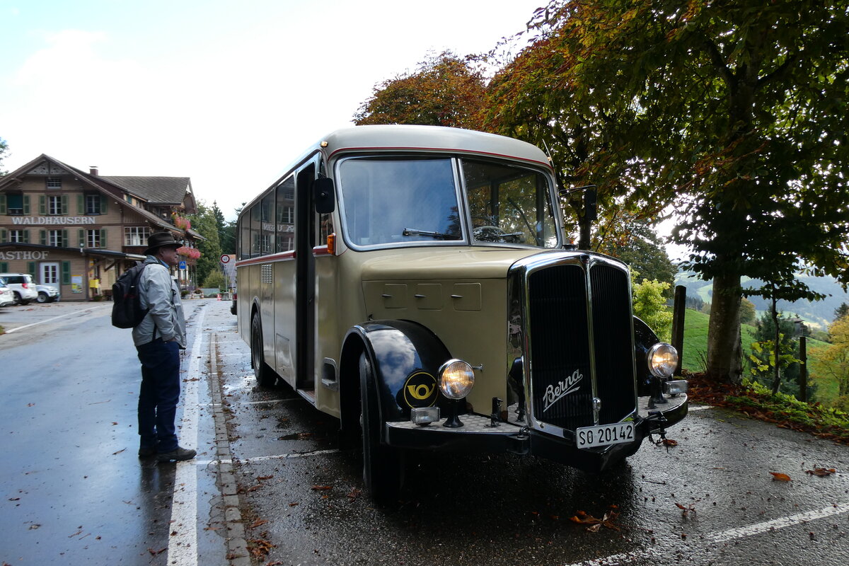 (281'005) - Steiner, Messen - SO 20'142 - Berna/Hess (ex Bärtschi, Biberen) am 5. Oktober 2025 in Waldhäusern, Kurhaus (281'005) - Steiner, Messen - SO 20'142 - Berna/Hess (ex Bärtschi, Biberen) am 5. Oktober 2025 in Waldhäusern, Kurhaus