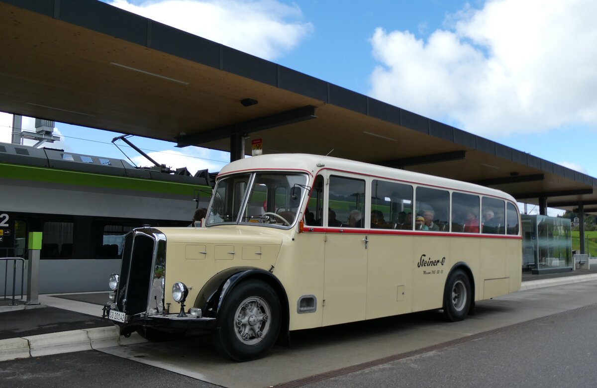 (281'012) - Steiner, Messen - SO 20'142 - Berna/Hess (ex Bärtschi, Biberen) am 5. Oktober 2025 beim Bahnhof Biglen (281'012) - Steiner, Messen - SO 20'142 - Berna/Hess (ex Bärtschi, Biberen) am 5. Oktober 2025 beim Bahnhof Biglen