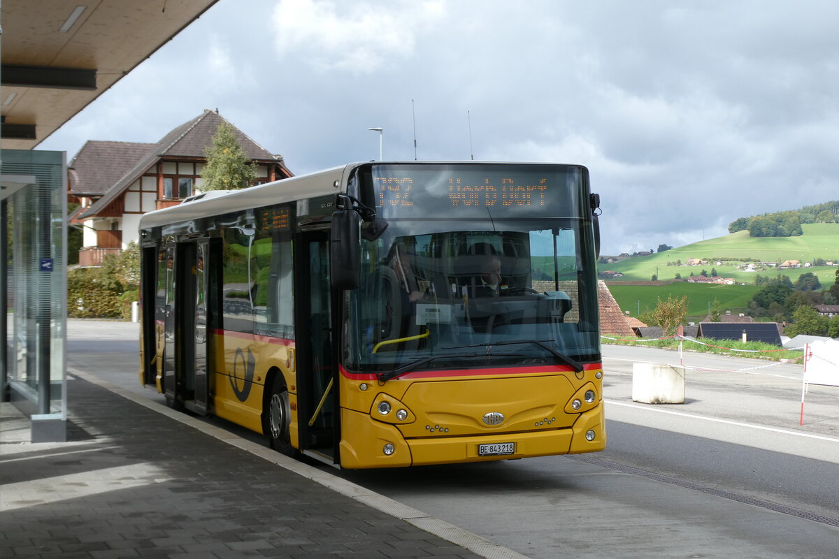 (281'020) - PostAuto Bern - Nr. 218/BE 843'218/PID 10'675 - Heuliez am 5. Oktober 2025 beim Bahnhof Biglen (281'020) - PostAuto Bern - Nr. 218/BE 843'218/PID 10'675 - Heuliez am 5. Oktober 2025 beim Bahnhof Biglen