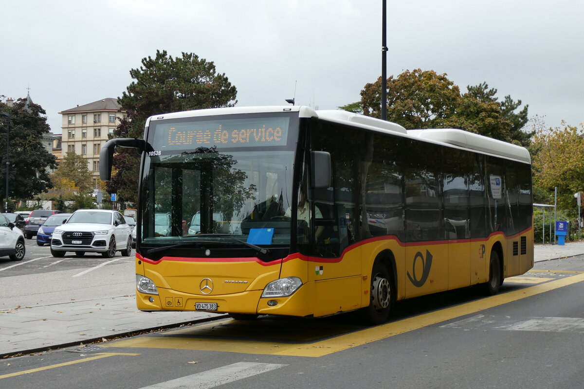 (281'210) - CarPostal Ouest - VD 475'383/PID 10'528 - Mercedes (ex TPB, S�deilles) am 11. Oktober 2025 beim Bahnhof Yverdon