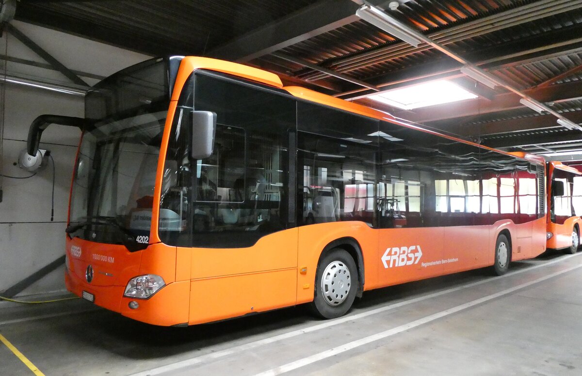 (282'186) - RBS Worblaufen - Nr. 4202/BE 800'202 - Mercedes (ex Nr. 202) am 8. November 2025 in Zuchwil, Garage BSU