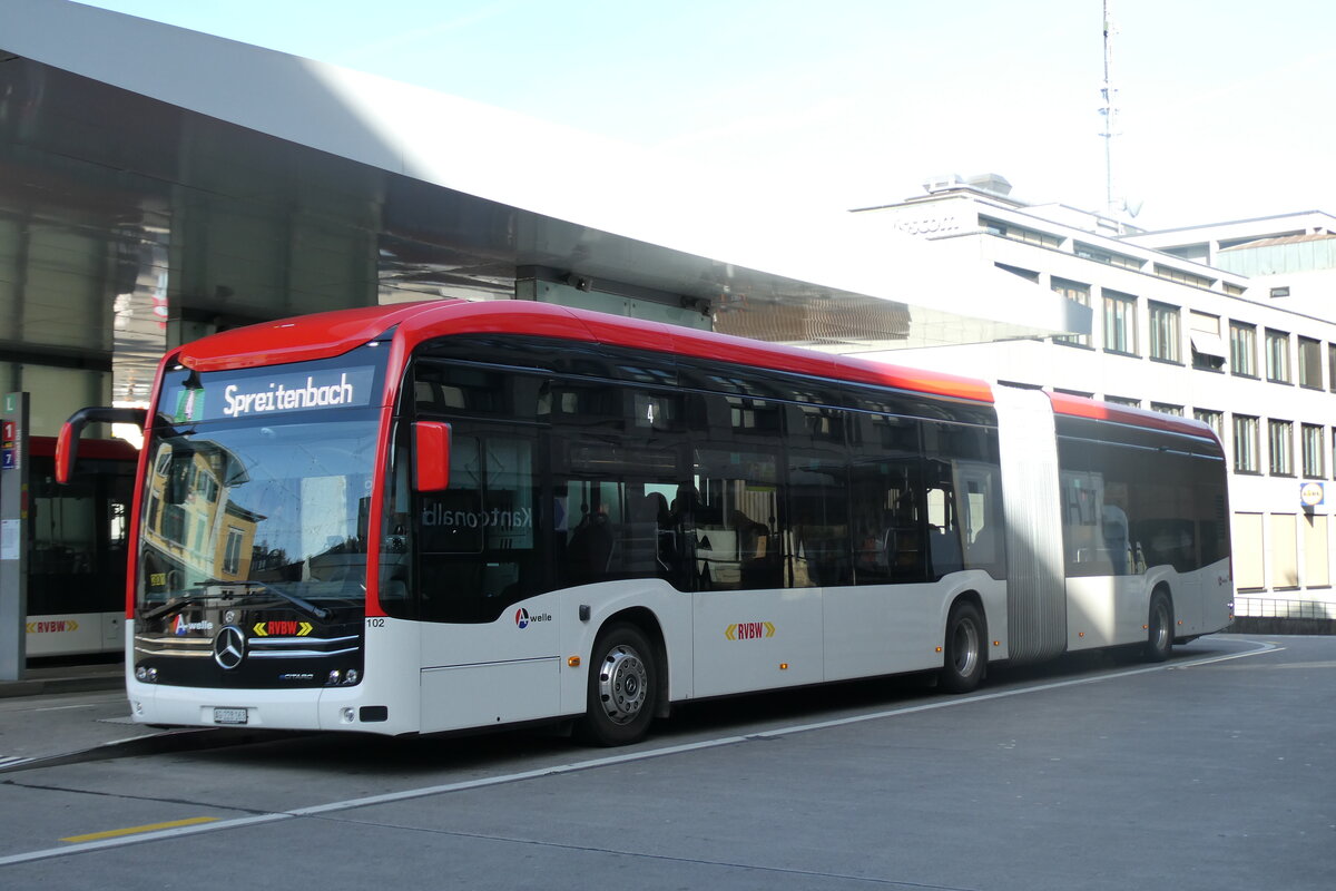 (282'275) - RVBW Wettingen - Nr. 102/AG 228'163 - eMercedes am 11. November 2025 beim Bahnhof Baden