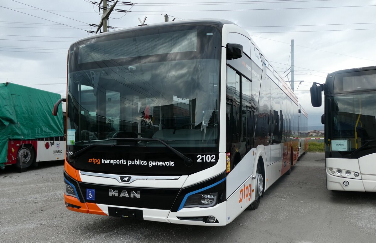 (282'445) - Genve-Tours, Genve - Nr. 2102 - eMAN am 15. November 2025 in Kerzers, Murtenstrasse