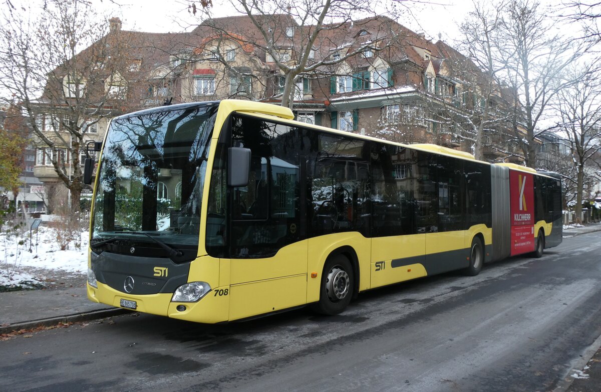 (282'543) - STI Thun - Nr. 708(BE 865'708 - Mercedes am 23. November 2025 beim Bahnhof Thun (Kante X)