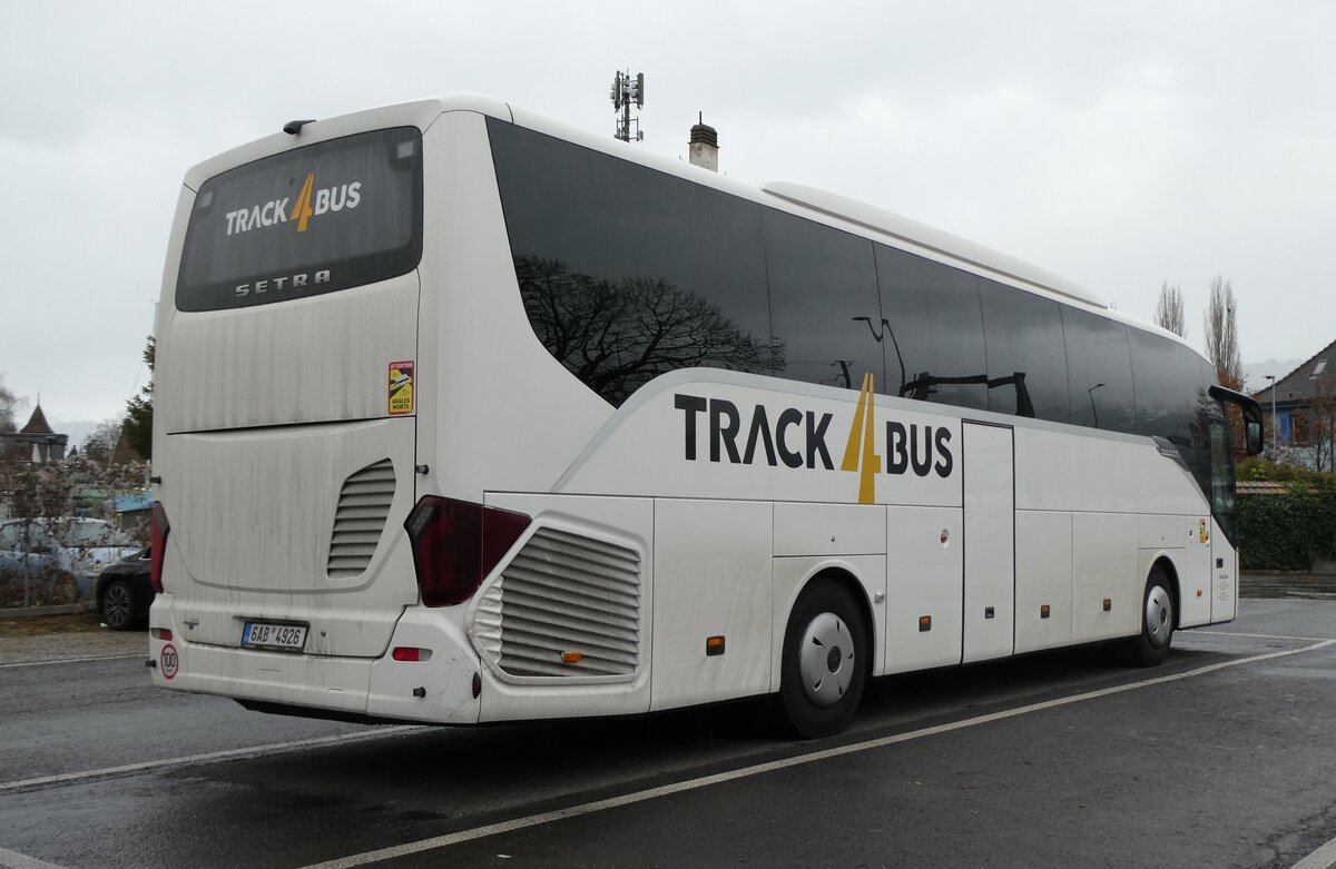 (282'903) - Aus Tschechien: Track4Bus, Praha - 6AB 4926 - Setra am 7. Dezember 2025 in Thun, Seestrasse